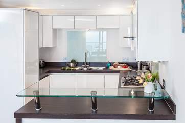 The super well-equipped kitchen.