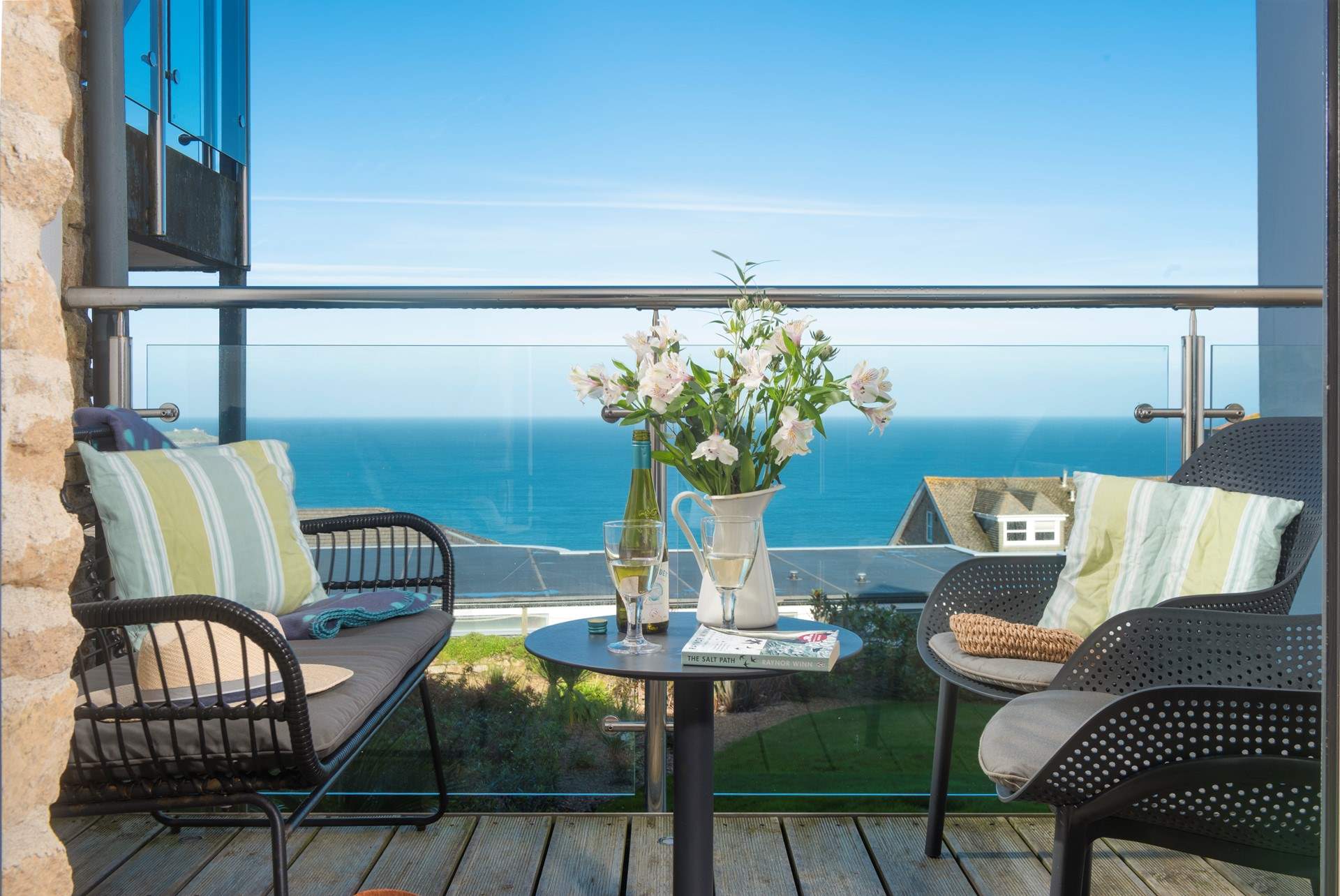 Welcome to Porthia Blue.