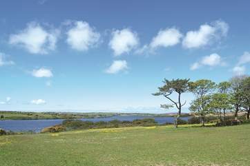 Stithians Lake is only a short drive away, it is a special place for bird watchers, walkers, or those who like to get on the water, sail, kayak or windsurf or just enjoy a cup of tea and a delicious cake in the cafe.