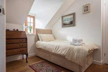 Bedroom 3 has twin beds.
