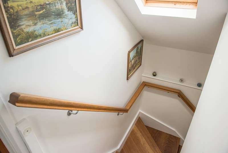 Oak stairs lead up to the first floor bedrooms.