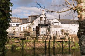 Looking across to Old Quay Cottage from Brunel Quay.