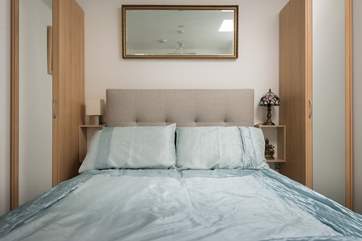 Bedroom 1 has a double bed (4'6'').