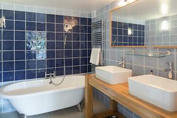 The en suite bathroom for Bedroom 1.