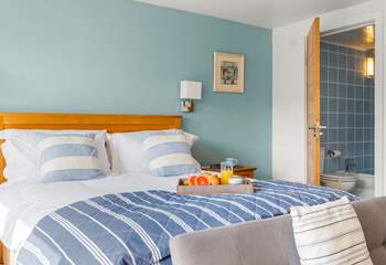 Peaking in to the en suite Bathroom.