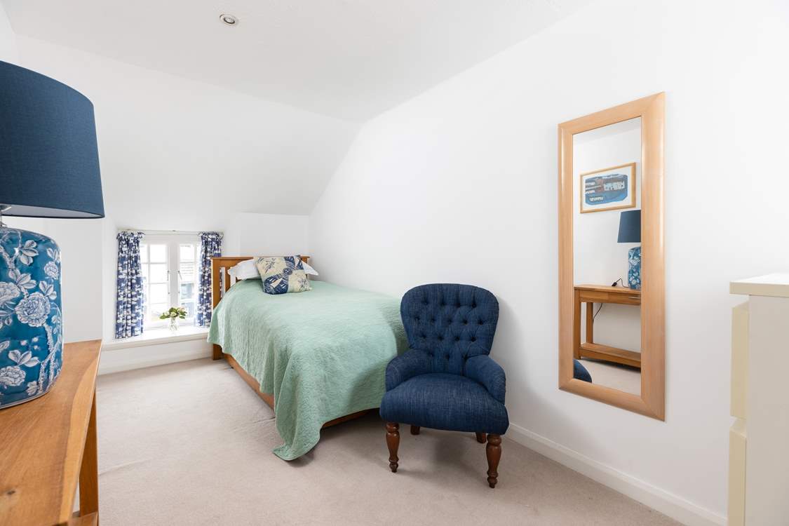 Pretty Bedroom 3.