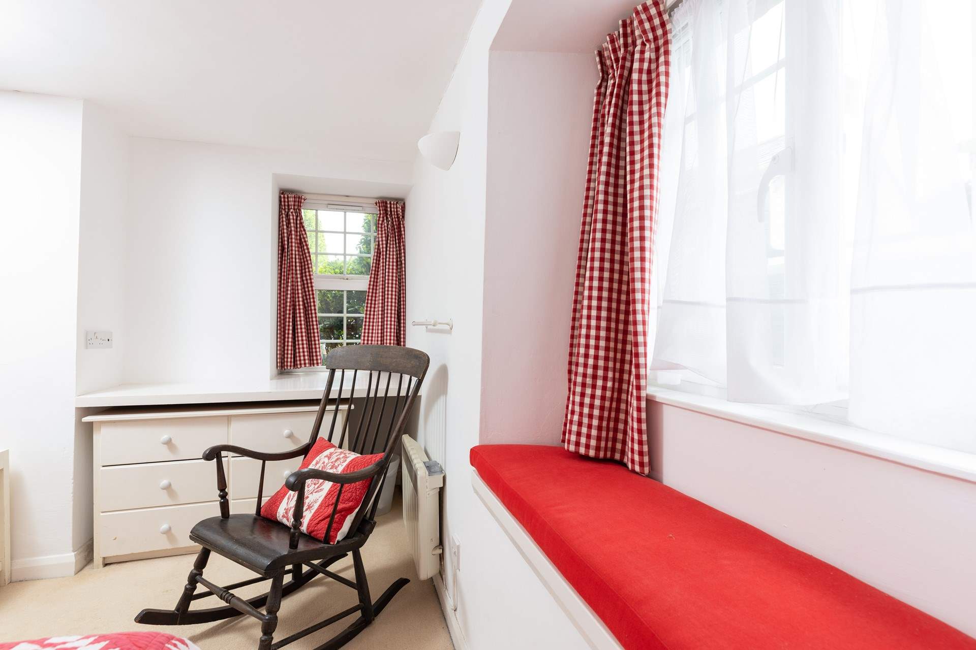 The sweet window seat. 