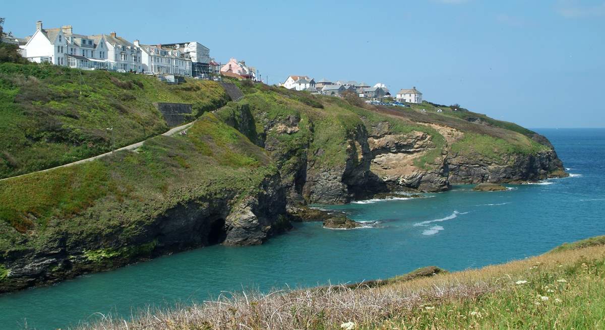 A view towards Port Isaac, with Anchorage being one of the houses on top of the cliff.