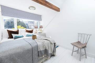 And the other 'zip and link' bedded room