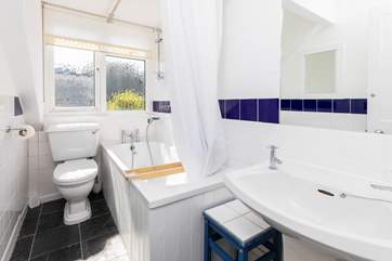 Each room has its own en suite bath or shower-room
