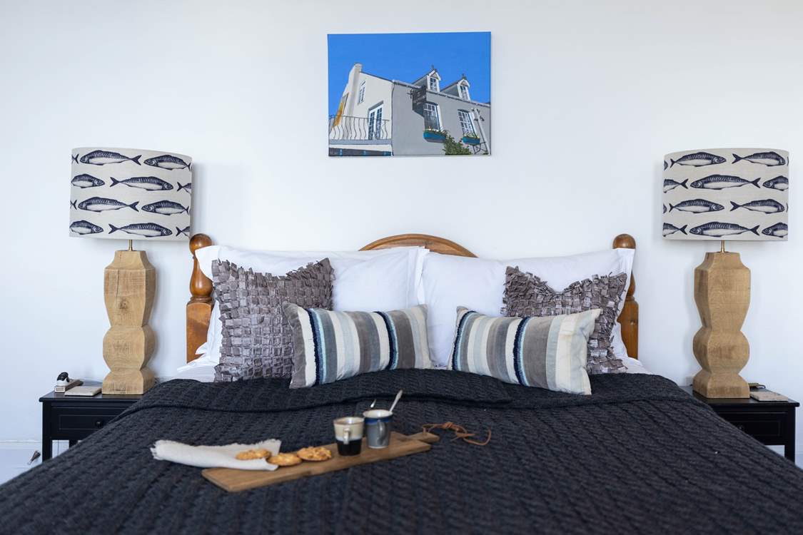 This is one beautifully styled room