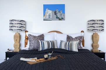 This is one beautifully styled room
