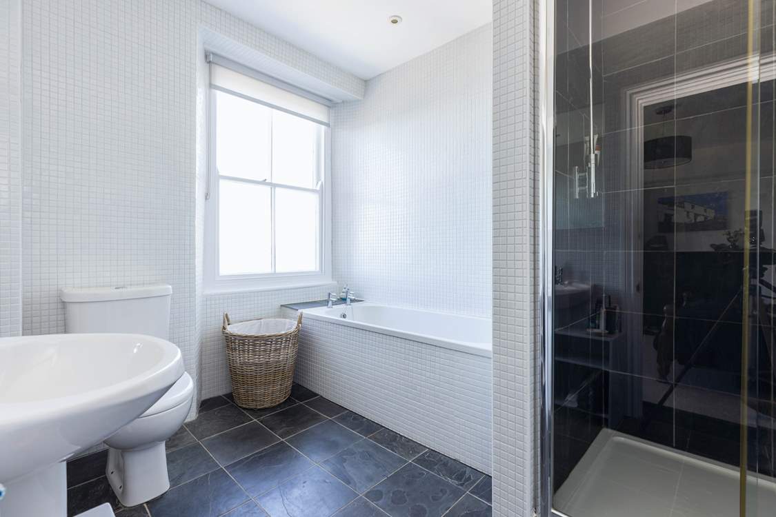 The en suite bathroom