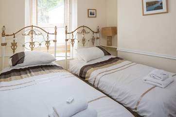 Cosy twin bedroom.
