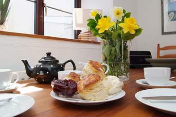 A delicious complimentary cream tea awaits you at the owners' cafe at Lizard Point.