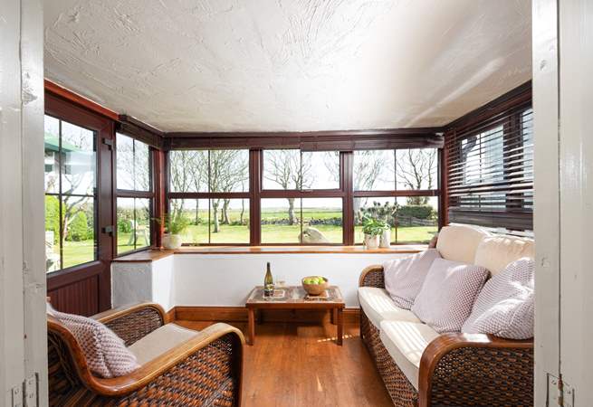 This room is ideal for bird watching. Listen out for woodpeckers!