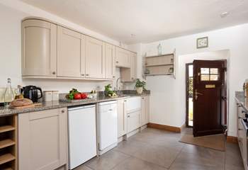 The kitchen boasts a stunning granite worktop and timeless design.
