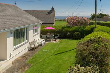 The location of this super bungalow is perfect for exploring the Lizard, perhaps walking into the village for a drink or bite to eat.