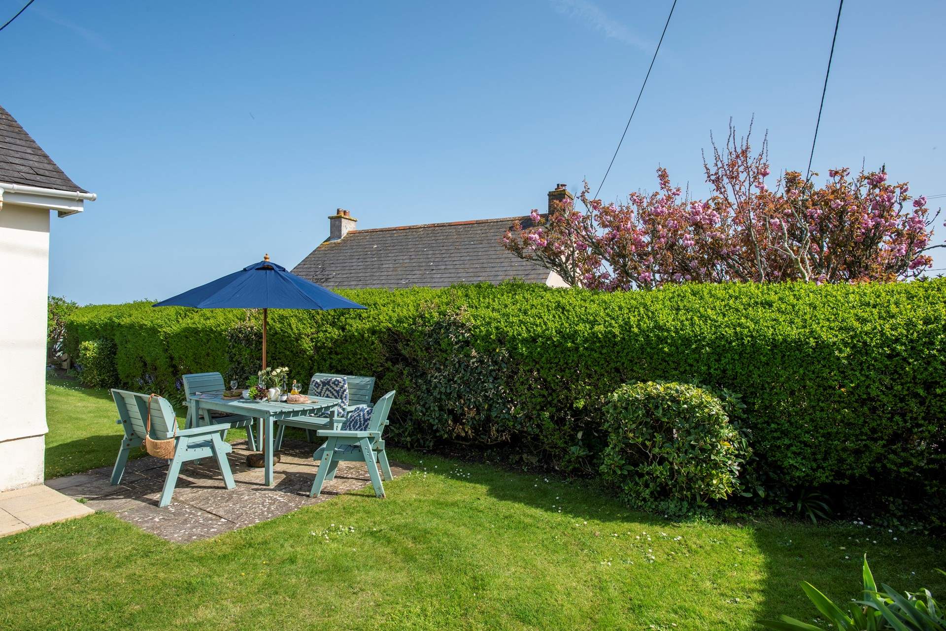Alfresco meals in the sheltered garden.