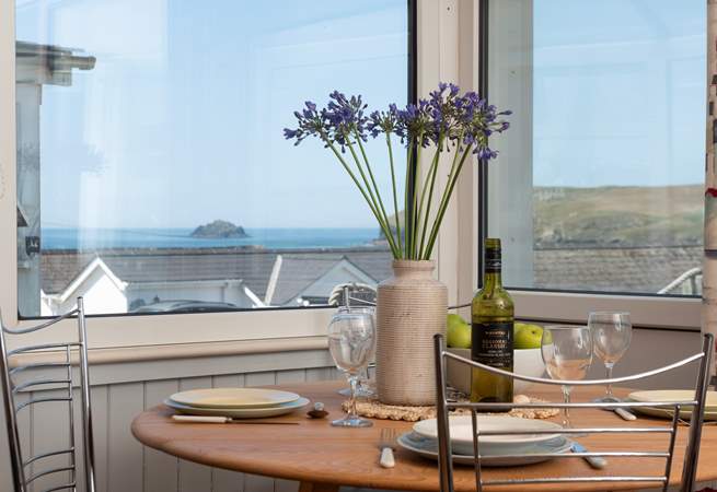 You will certainly have a table with a view for every mealtime. 