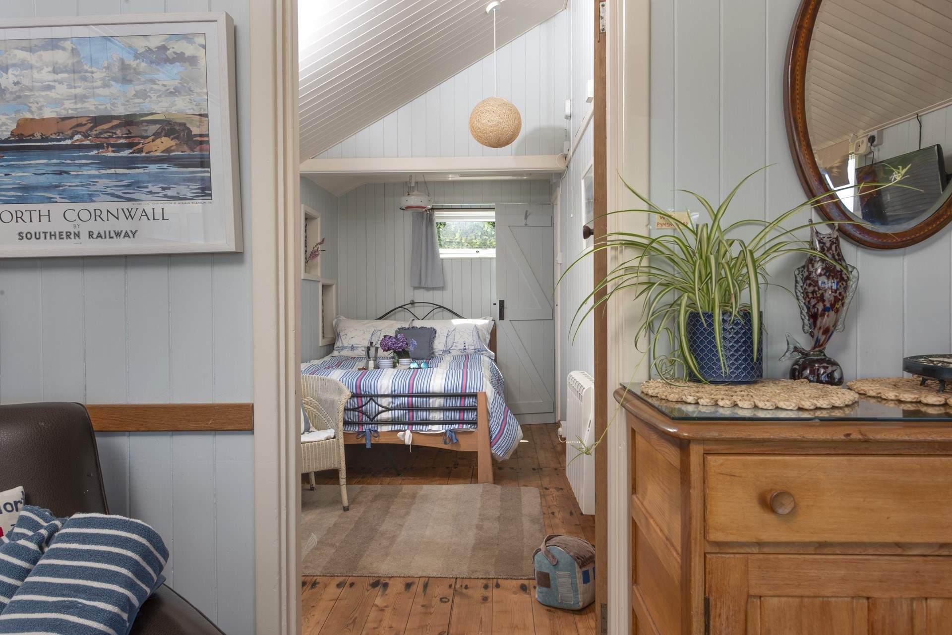 Let's head into the second bedroom.