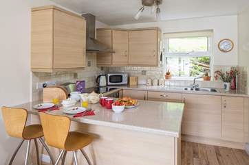 The kitchen is really well-equipped and has all that you need for a very comfortable stay.
