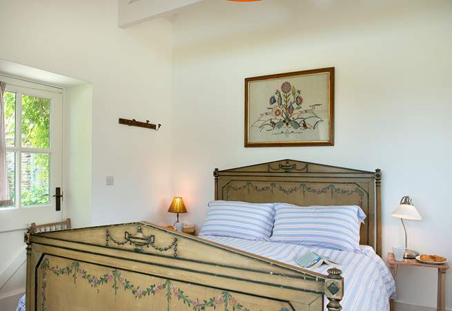 The romantic double bedroom.