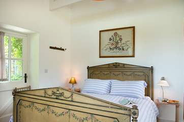 The romantic double bedroom.