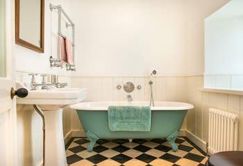 The stylish bathroom.