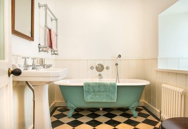 The stylish bathroom.