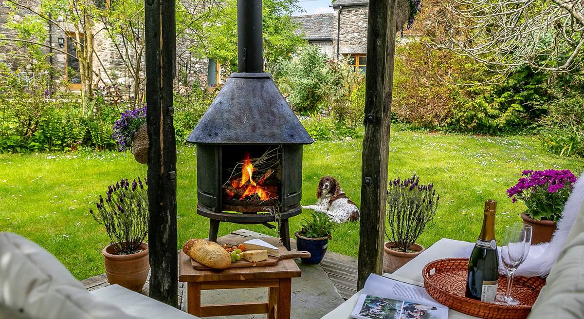 In the communal garden you will find this little oasis the perfect spot to enjoy as the sun sets that the logs crackle.