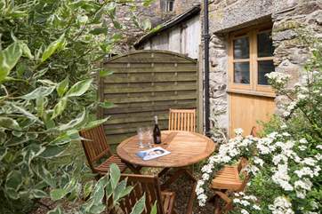The patio outside Horseshoe Cottage.