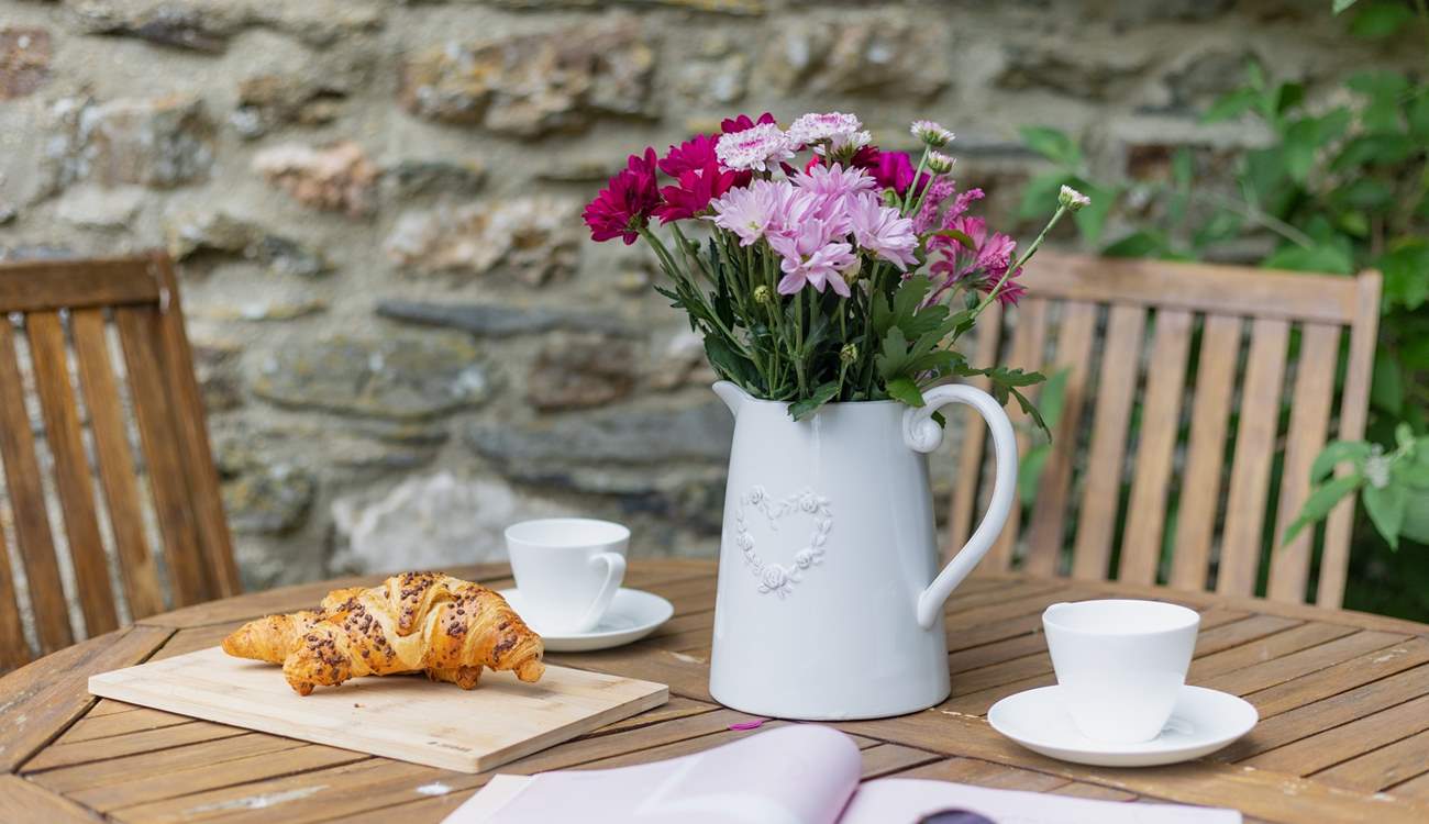 Enjoy a spot of al fresco dining on your holiday.