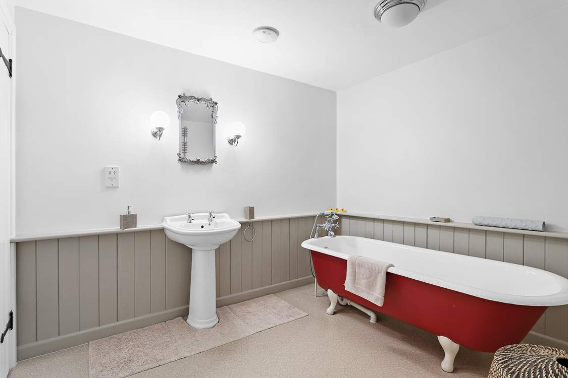 The en suite bathroom for Bedroom 1.