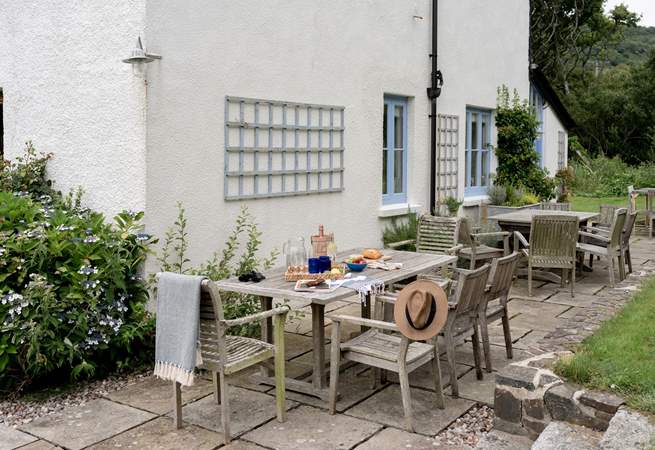Enjoy al fresco dining in this beautiful setting. 