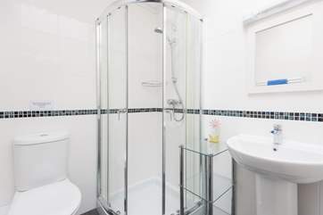 The en suite shower-room.