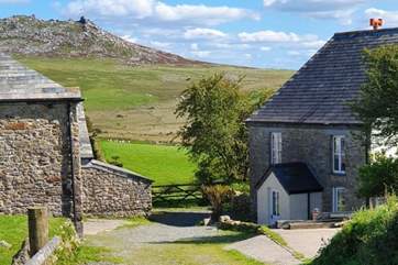 The most spectacular setting awaits you at Poldue House