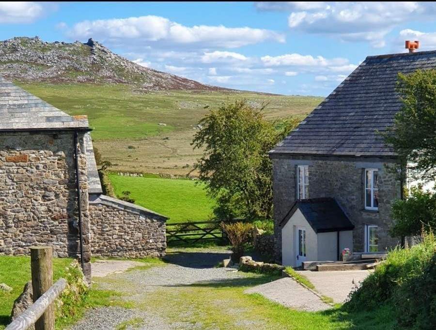 Dog friendly cottages bodmin hot sale moor