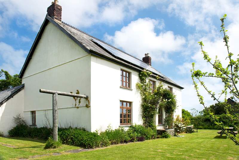 Grascott House is a fabulous farmhouse with room inside and out for all the family. Free range children and dogs welcome!

