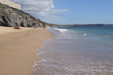 When the tide is right, it is possible to walk all the way along Porthleven Sands back to Loe Pool.