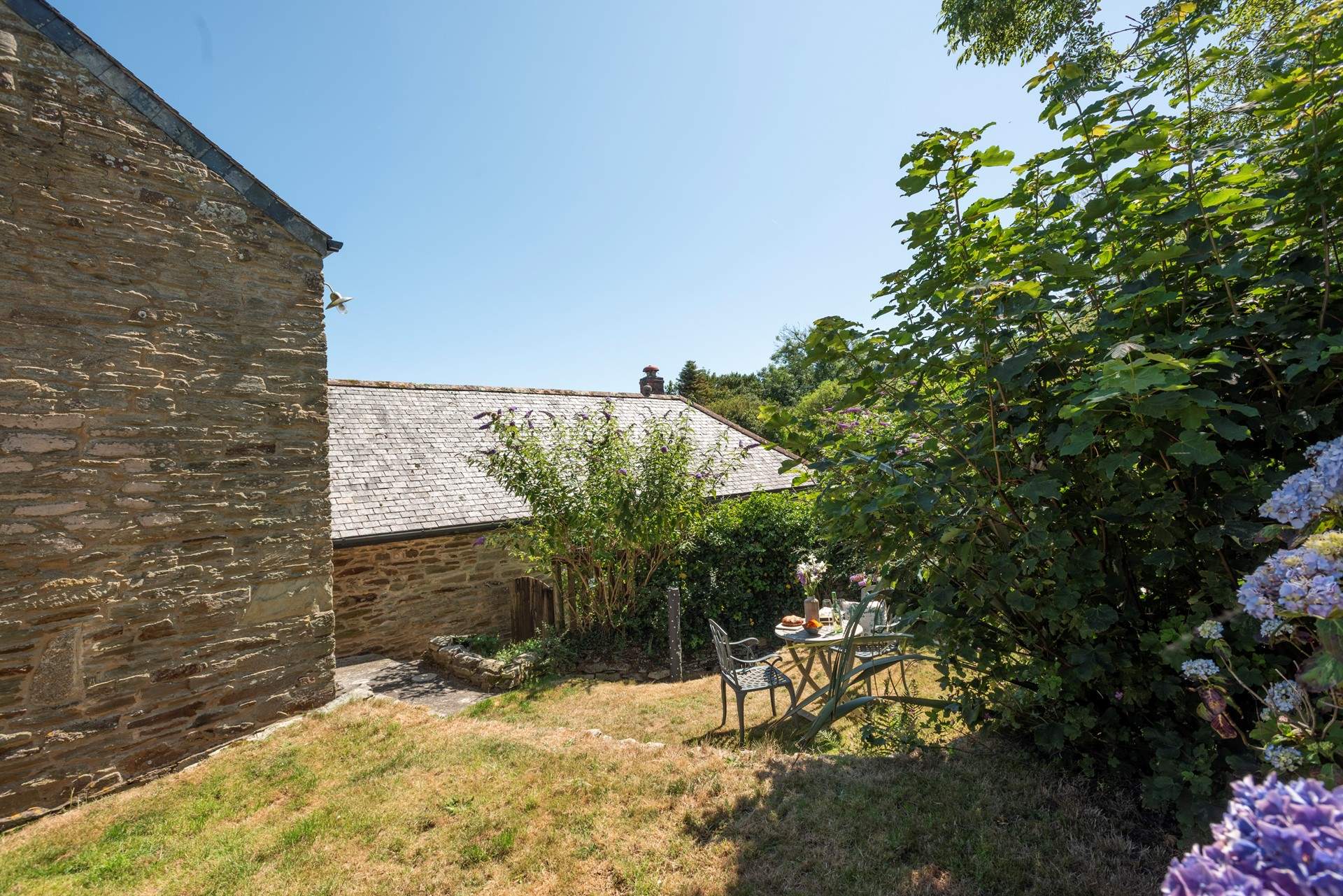 The garden is structured over levels giving it a sheltered disposition.