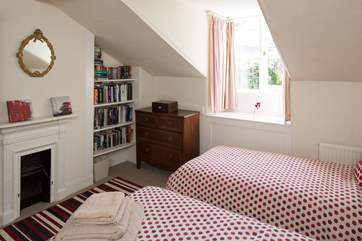Bedroom 3 has twin beds.