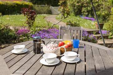 The enclosed garden is at the front of the cottage - fully enclosed and catches plenty of sunshine.
