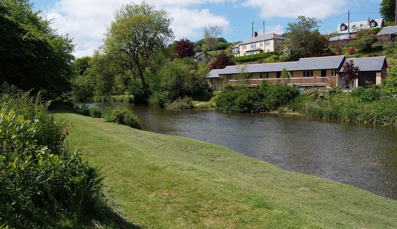 The riverside picnic-area is a short stroll from the cottage.