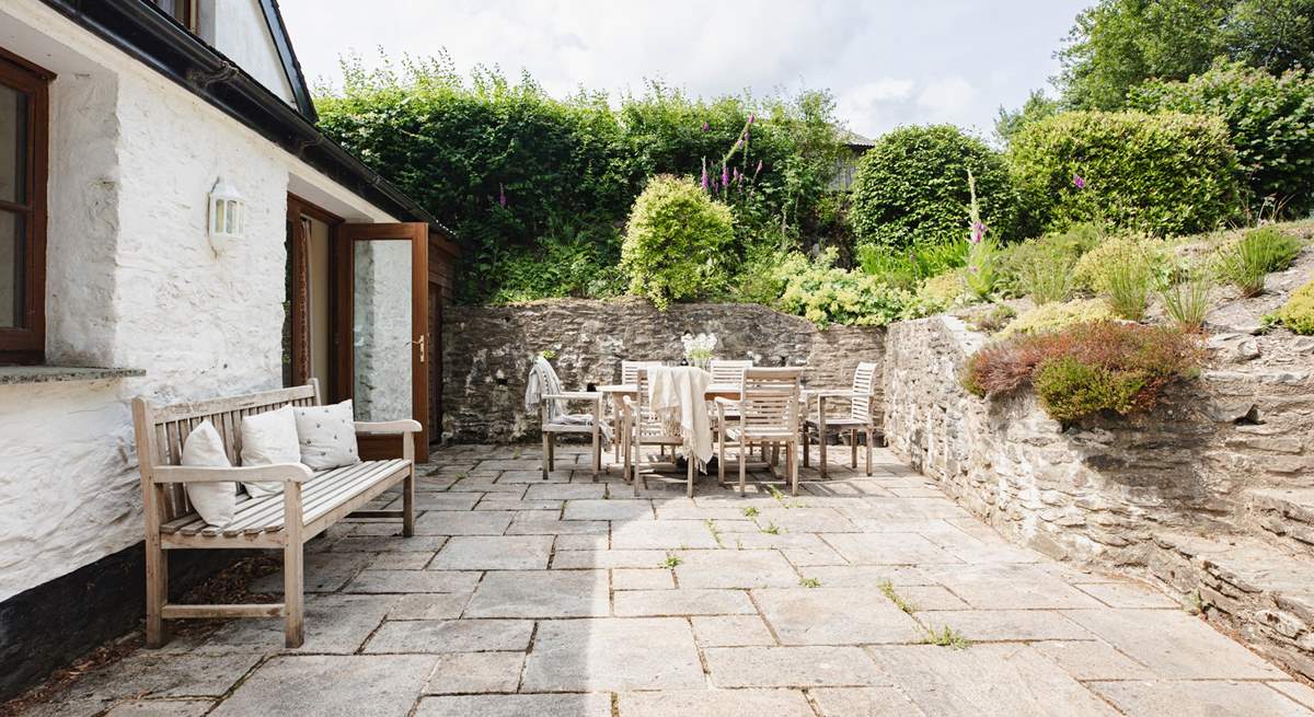 The more formal dining alfresco space