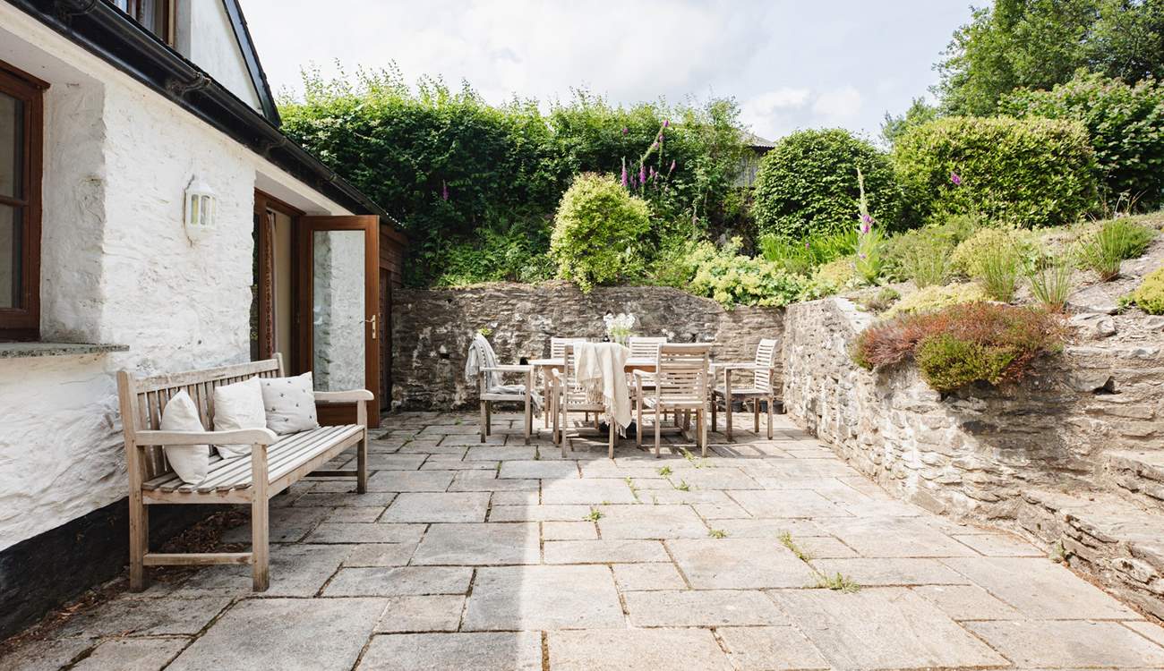 The more formal dining alfresco space