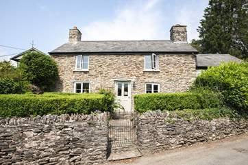 This is a very traditional stone cottage, in the heart of the village with the shop and pub within a few minutes' walk.