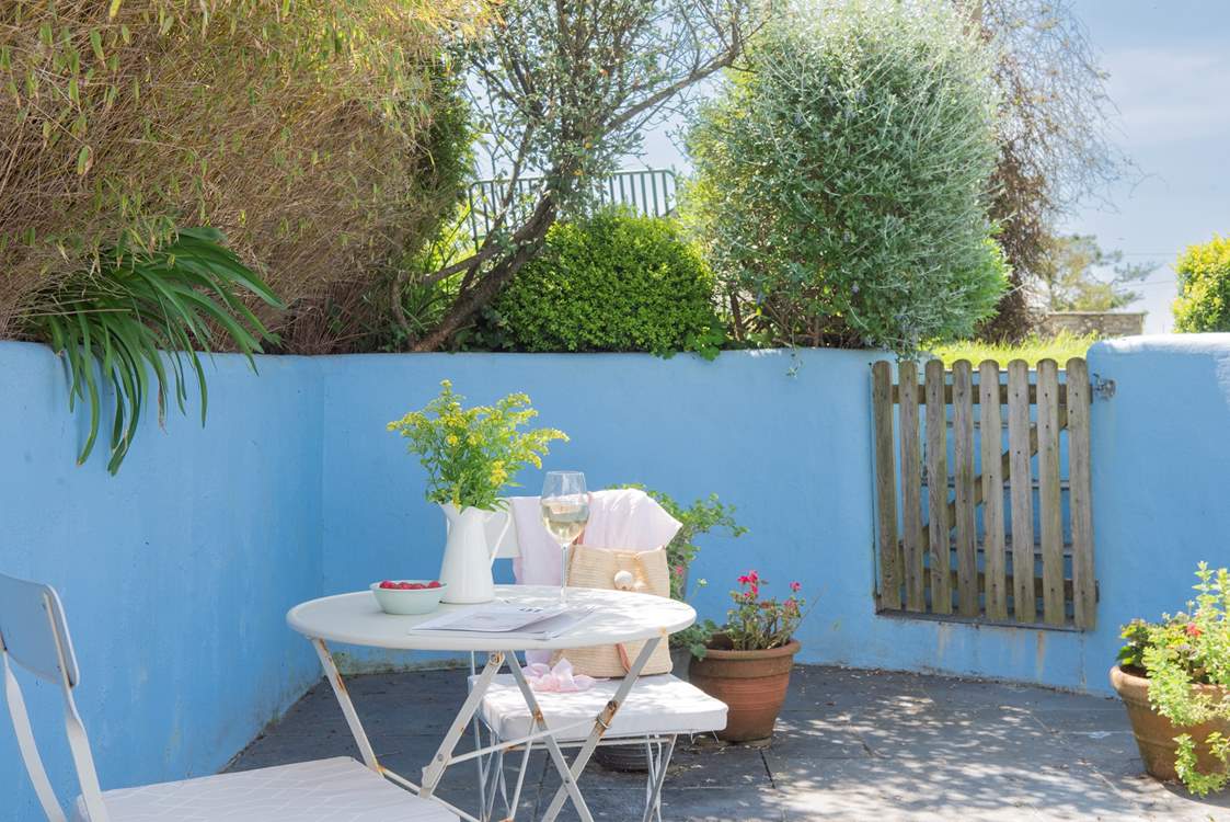 The patio-area at the back of Court Cottage.