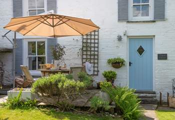 You can also enjoy al fresco dining in the front garden.