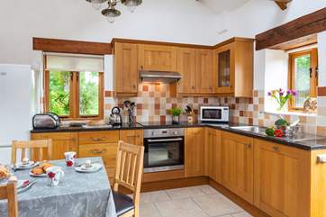 The well-equipped kitchen.